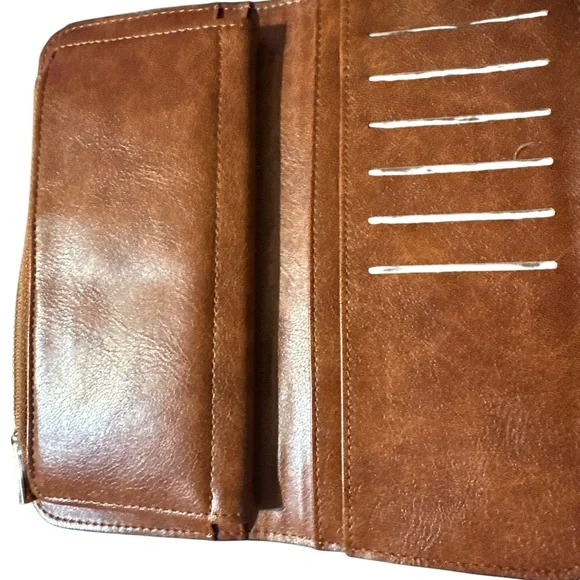 Cluci Trifold Vegan Leather RFID Protection Brown Wallet - Picture 5 of 6